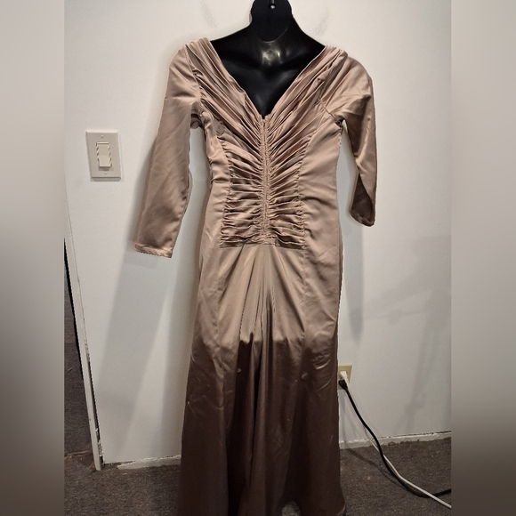 Tadashi Size 16 Champagne Colored Formal Dress Small FLAWS - Picture 2 of 7
